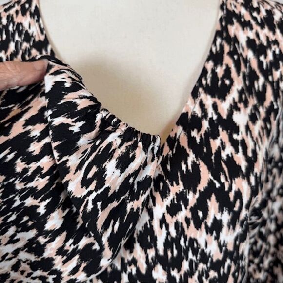 Ann Taylor Abstract Animal Print Ruffle Dress V-Neck Zip Back Long Sleeve Size 4 - Picture 2 of 12